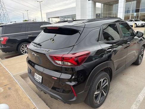 Used 2022 Chevrolet TrailBlazer RS w/ Technology Package FWD image 3