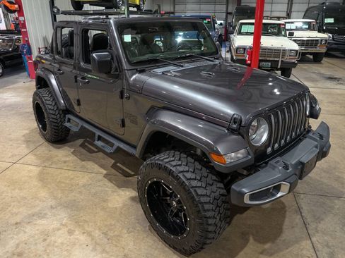 Used 2019 Jeep Wrangler Unlimited Sahara w/ Uconnect 4C Nav & Sound Group AWD/4WD image 14