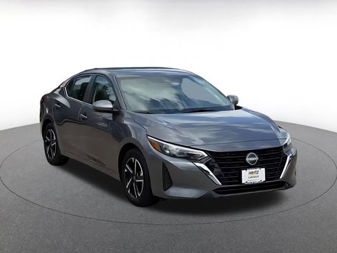 Used 2025 Nissan Sentra SV image 3