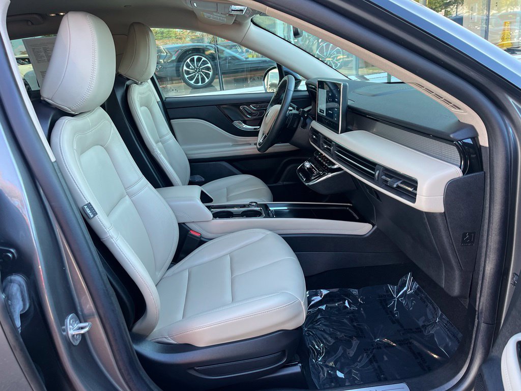 Used 2025 Lincoln Corsair AWD image 21