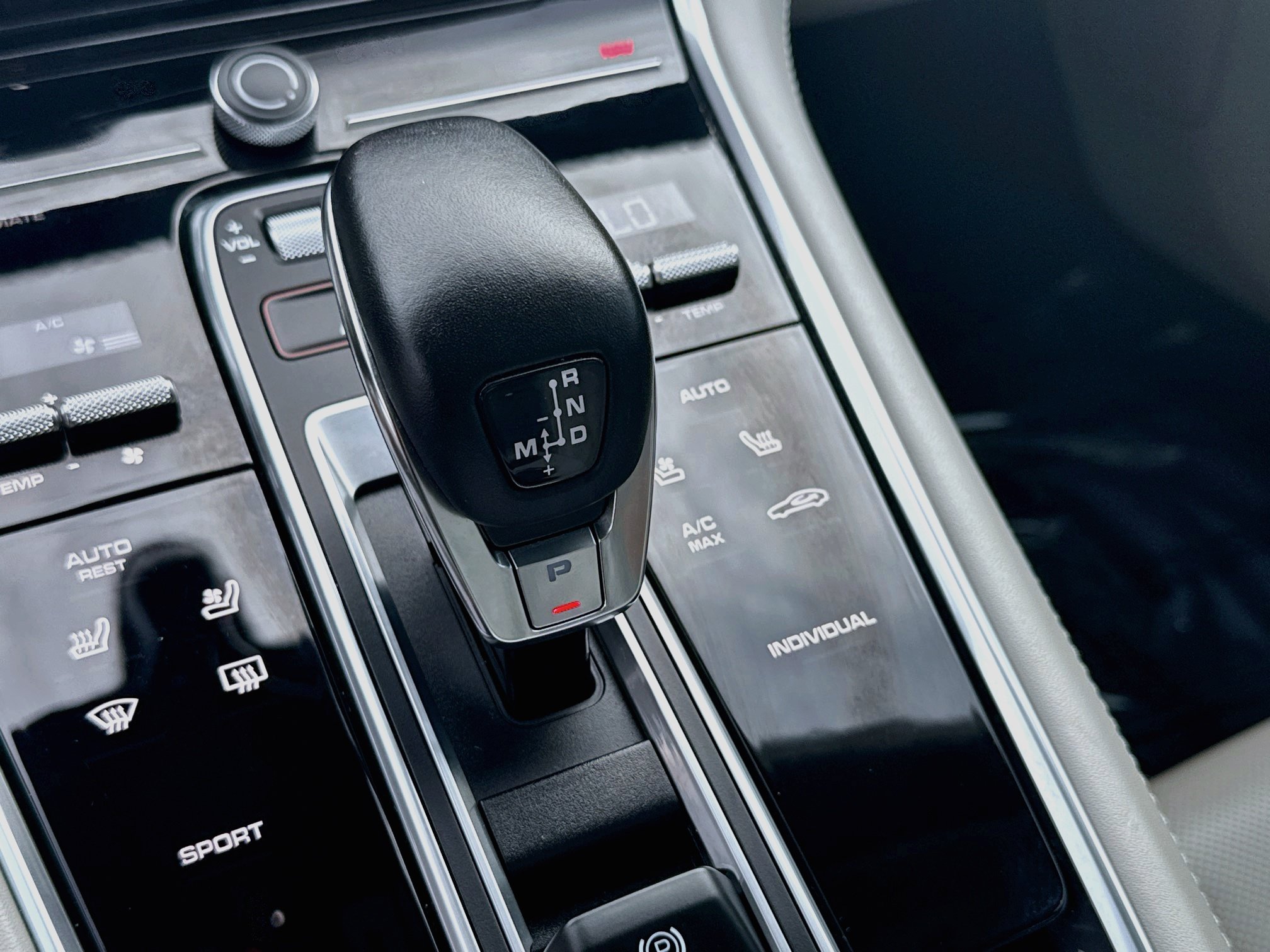 Used 2023 Porsche Panamera w/ Premium Package RWD image 16