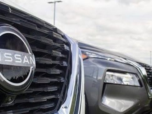 Certified 2023 Nissan Rogue SV image 27