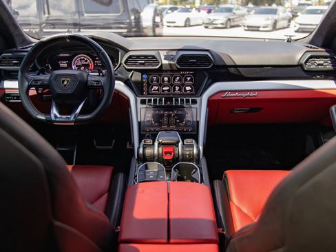 Used 2019 Lamborghini Urus AWD/4WD image 54