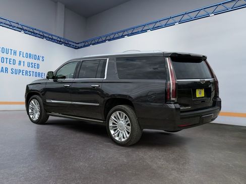 Used 2017 Cadillac Escalade ESV Platinum RWD image 4