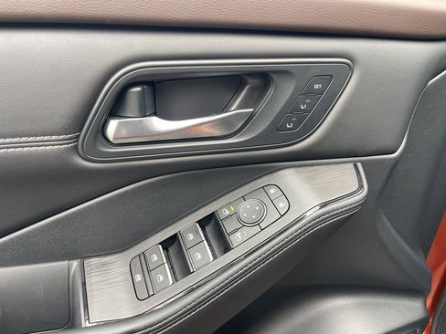 Used 2023 Nissan Rogue SL image 18