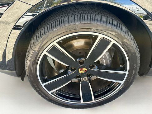 Used 2022 Porsche Cayenne image 35