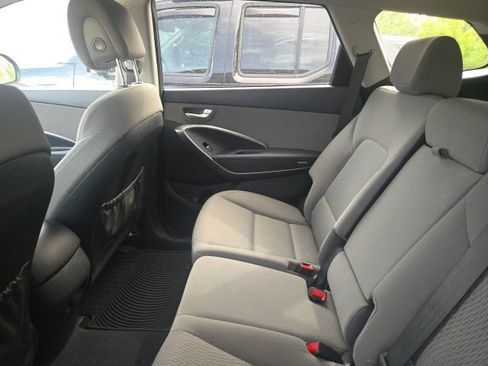Used 2017 Hyundai Santa Fe SE FWD image 6