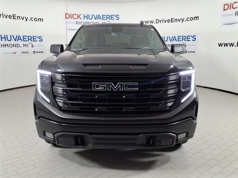 Used 2022 GMC Sierra 1500 Elevation image 2