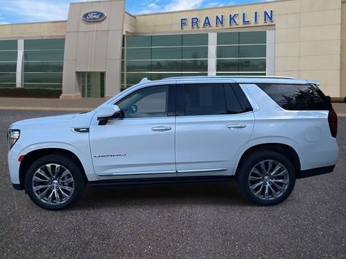 Used 2021 GMC Yukon Denali w/ Denali Premium Package AWD/4WD image 4