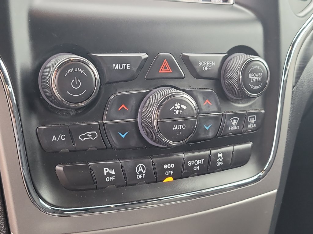 Used 2020 Jeep Grand Cherokee Laredo AWD/4WD image 26
