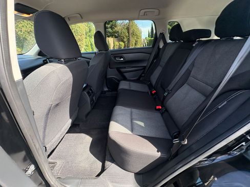 Used 2025 Nissan Rogue SV FWD image 28