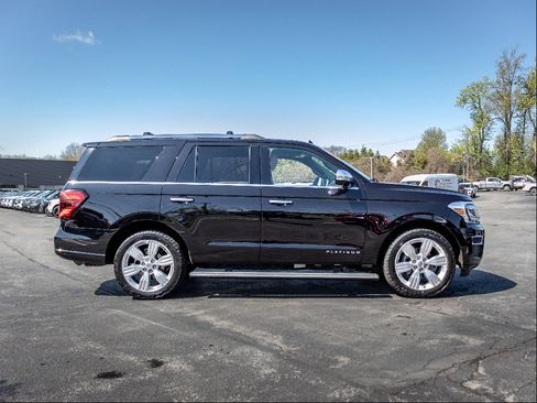 Certified 2024 Ford Expedition Platinum AWD/4WD image 8