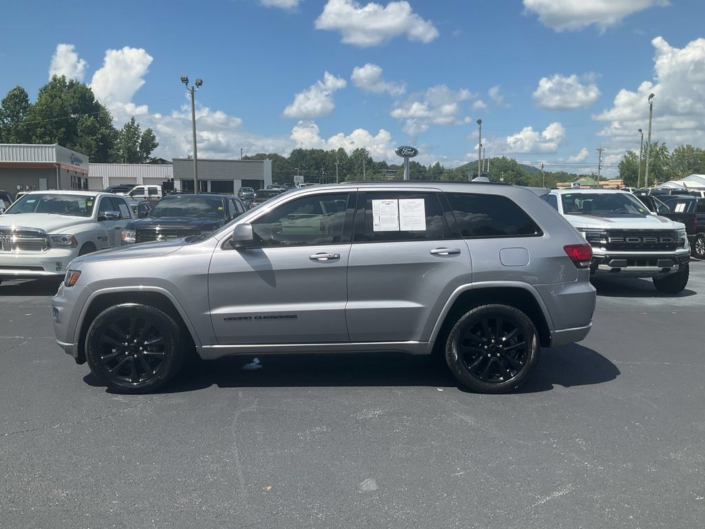 Used 2019 Jeep Grand Cherokee Altitude AWD/4WD image 8