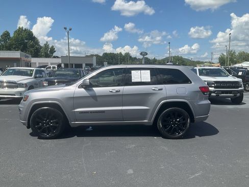 Used 2019 Jeep Grand Cherokee Altitude AWD/4WD image 8