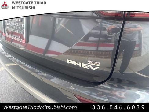 New 2025 Mitsubishi Outlander SE image 12