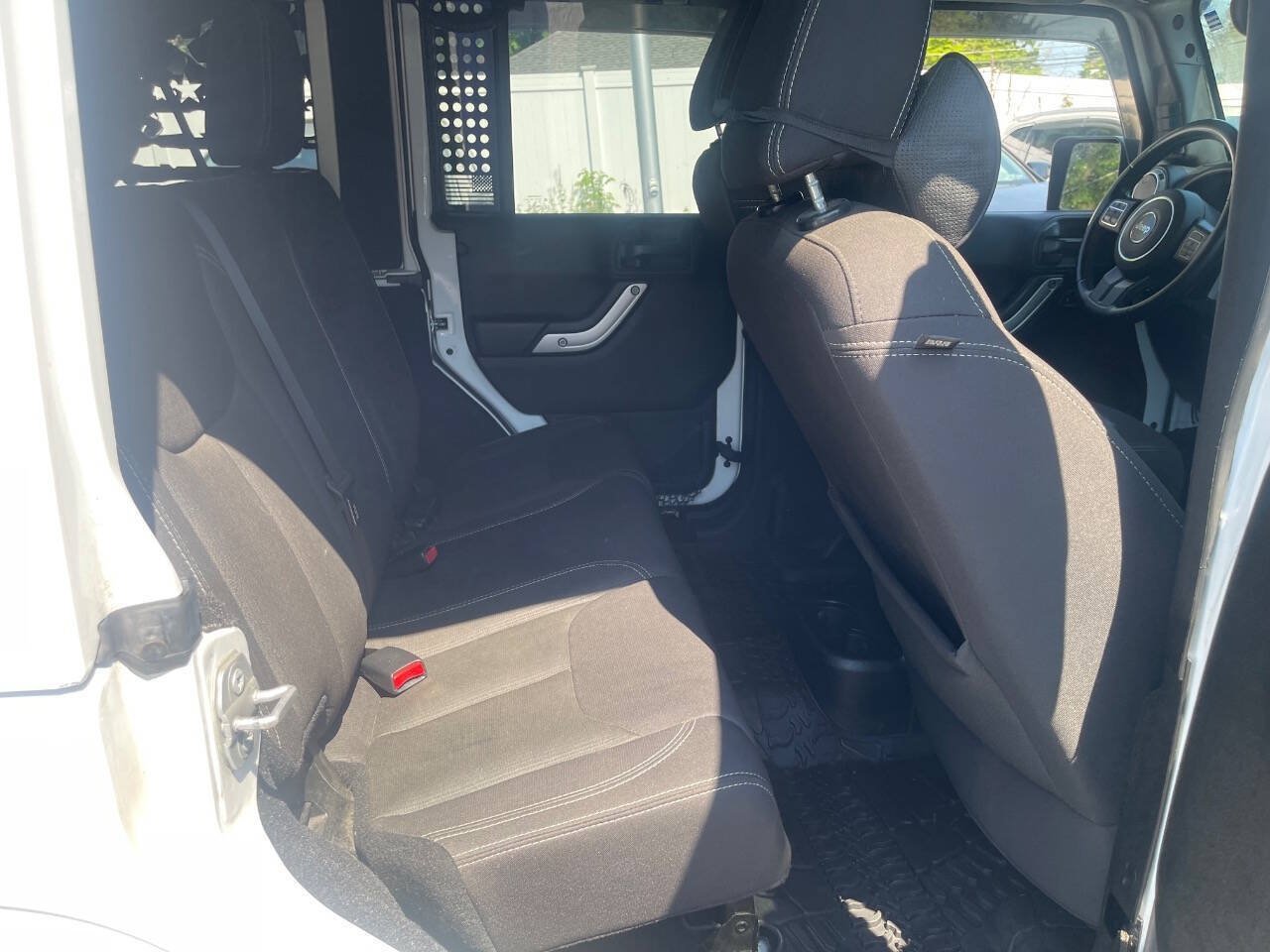 Used 2017 Jeep Wrangler Unlimited Sahara w/ Dual Top Group AWD/4WD image 31