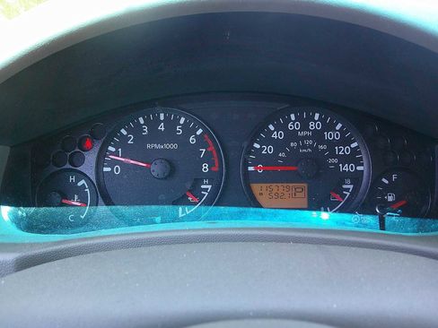 Used 2010 Nissan Frontier SE w/ SE Value Truck Pkg RWD image 11
