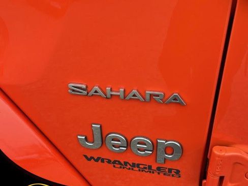 Used 2018 Jeep Wrangler Unlimited Sahara w/ Dual Top Group image 9