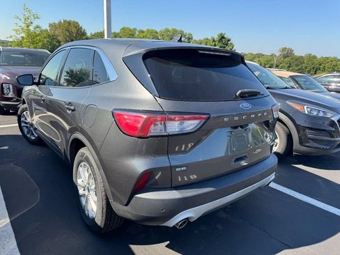 Used 2020 Ford Escape SE FWD image 4