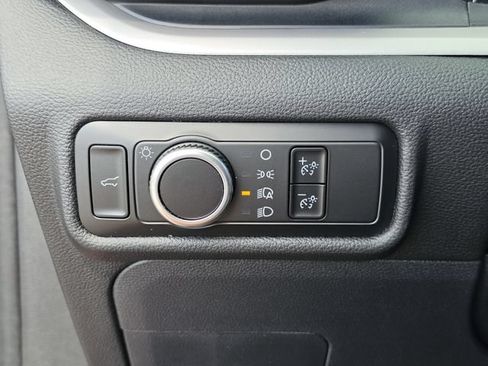 Used 2024 Ford Explorer XLT RWD image 32