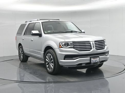 Used 2017 Lincoln Navigator Select RWD image 41