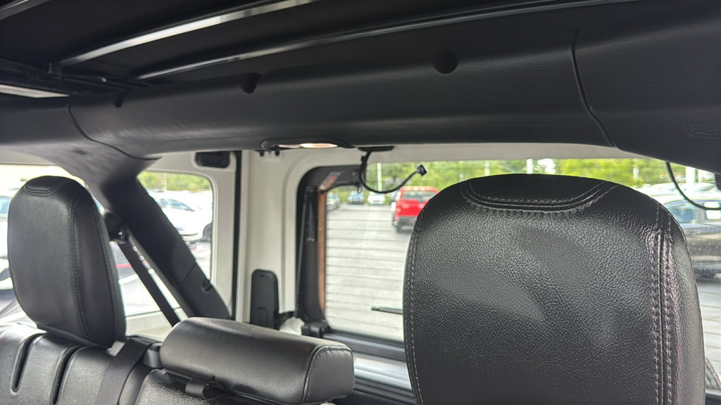 Used 2022 Jeep Wrangler Unlimited Sahara AWD/4WD image 26