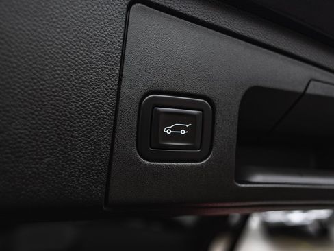 Used 2023 Cadillac XT4 Premium Luxury image 37