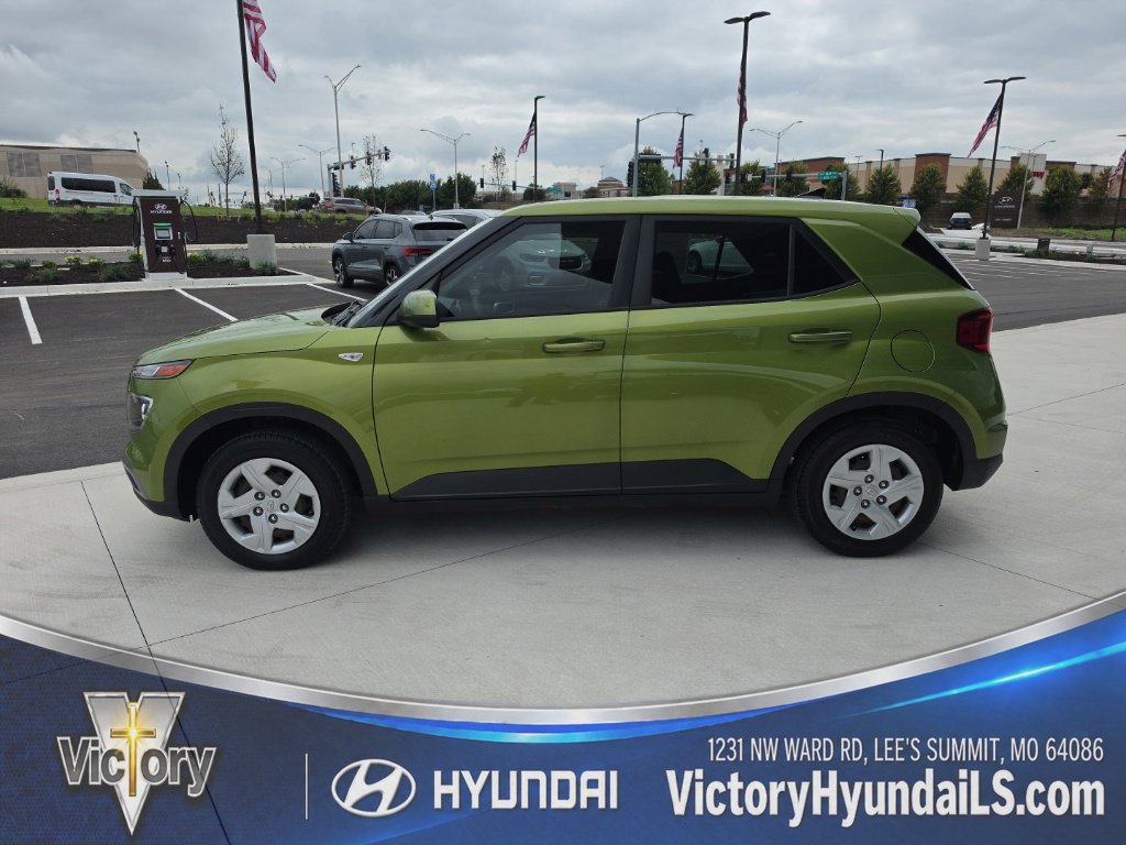 Used 2020 Hyundai Venue SE FWD image 2