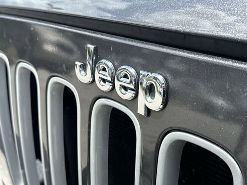 Used 2017 Jeep Wrangler Unlimited Sahara w/ Max Tow Package AWD/4WD image 16