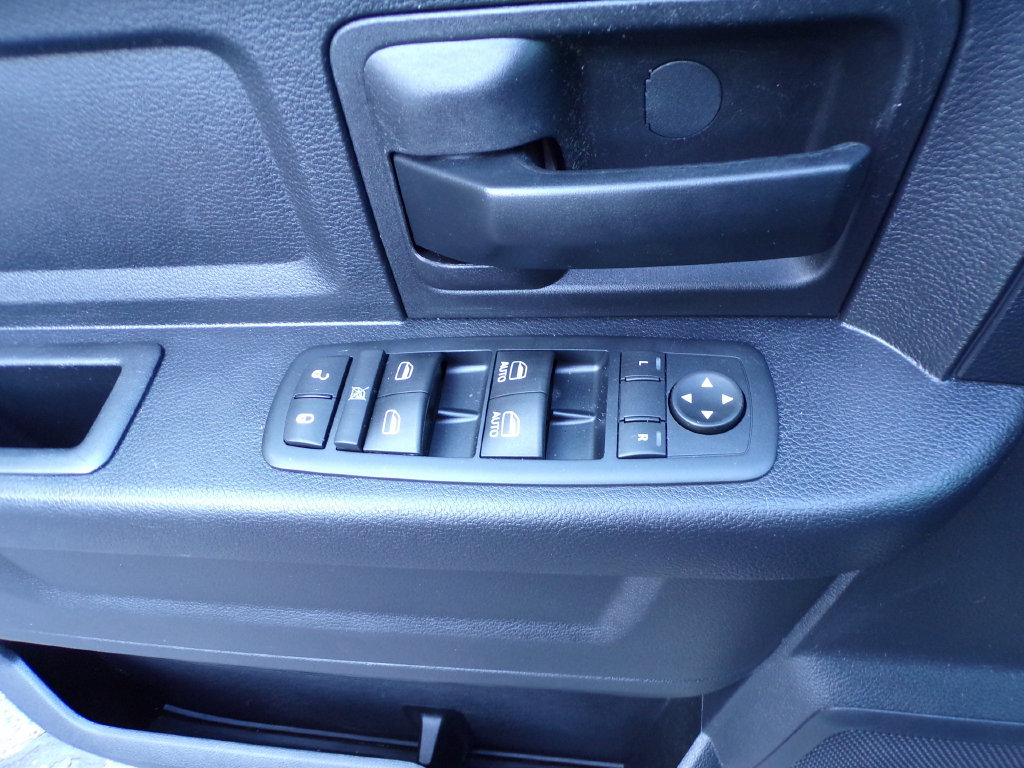 Used 2016 RAM 1500 Express AWD/4WD image 25