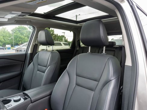 Used 2025 Nissan Rogue SL w/ SL Premium Package AWD/4WD image 16