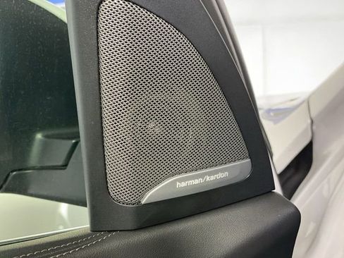 Used 2023 BMW X7 xDrive40i w/ Premium Package image 31