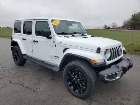Used 2025 Jeep Wrangler Sahara image 5