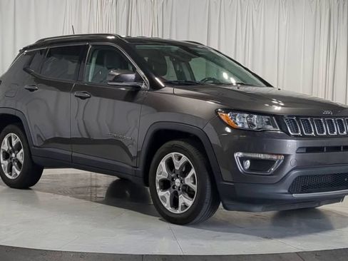 Used 2018 Jeep Compass Limited w/ Navigation Group FWD image 3