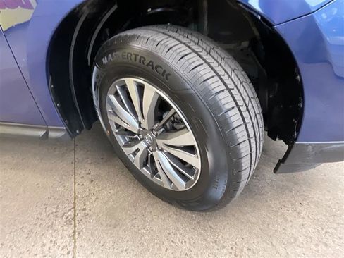 Used 2019 Nissan Pathfinder SV AWD/4WD image 20