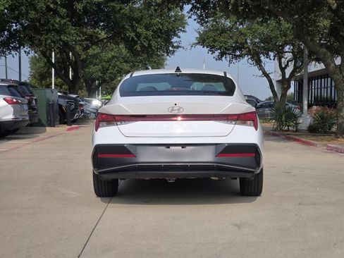 Certified 2025 Hyundai Elantra SEL FWD image 6