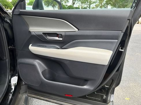 Used 2025 Toyota Grand Highlander FWD image 14