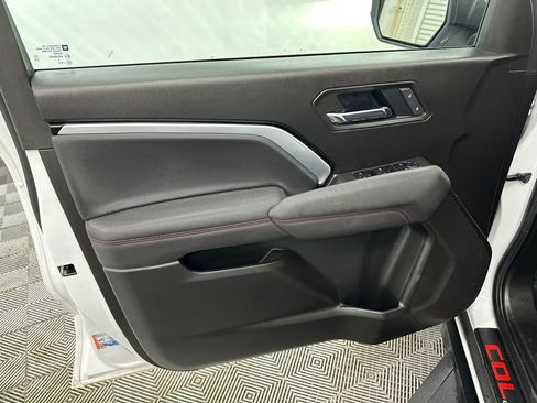 Used 2025 Chevrolet Colorado Z71 AWD/4WD image 11