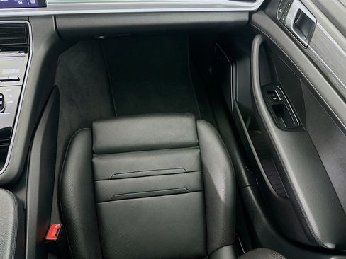 Used 2023 Porsche Panamera 4 Platinum Edition image 22