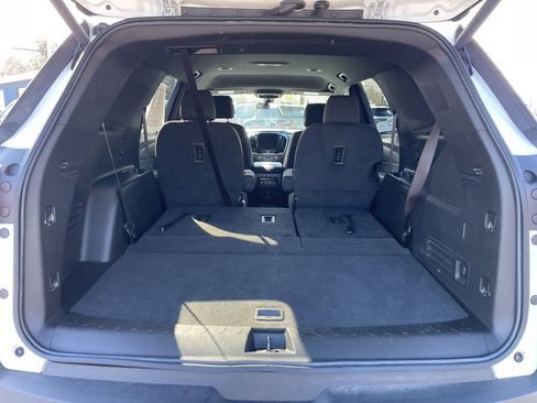 Used 2023 Chevrolet Traverse LT image 40