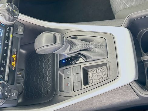 Certified 2025 Toyota RAV4 XLE FWD image 17