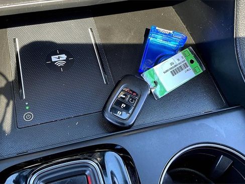 Used 2025 Honda Pilot TrailSport image 11