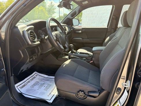 Used 2018 Toyota Tacoma TRD Sport AWD/4WD image 13