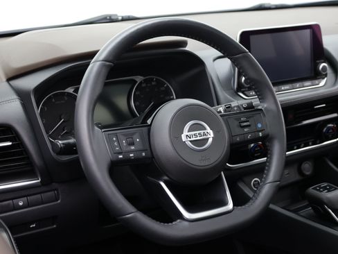 Used 2021 Nissan Rogue SV w/ Premium Package FWD image 10