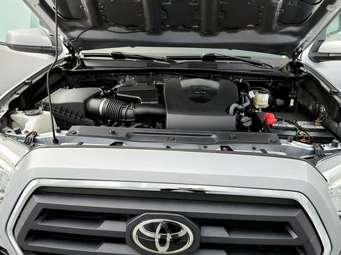 Used 2020 Toyota Tacoma SR5 AWD/4WD image 18