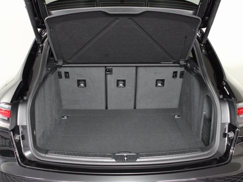 Used 2025 Porsche Macan image 13