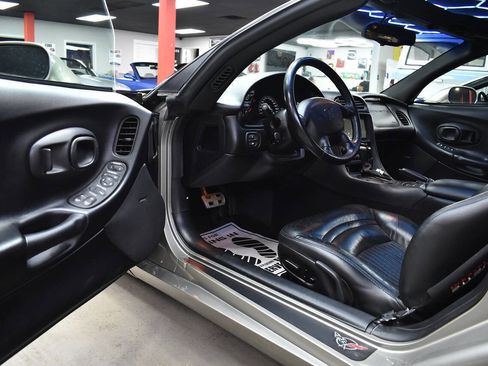 Used 2000 Chevrolet Corvette Coupe w/ Memory Pkg image 15