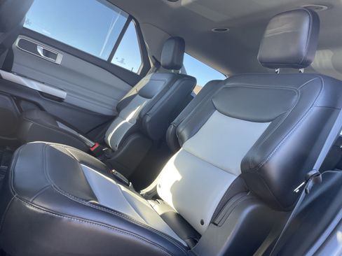 Used 2022 Ford Explorer XLT w/ Equipment Group 202A image 13