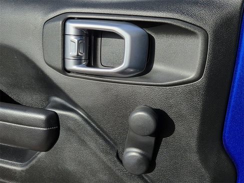 Used 2018 Jeep Wrangler Unlimited Sport image 17