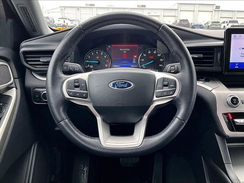 Used 2023 Ford Explorer XLT image 17